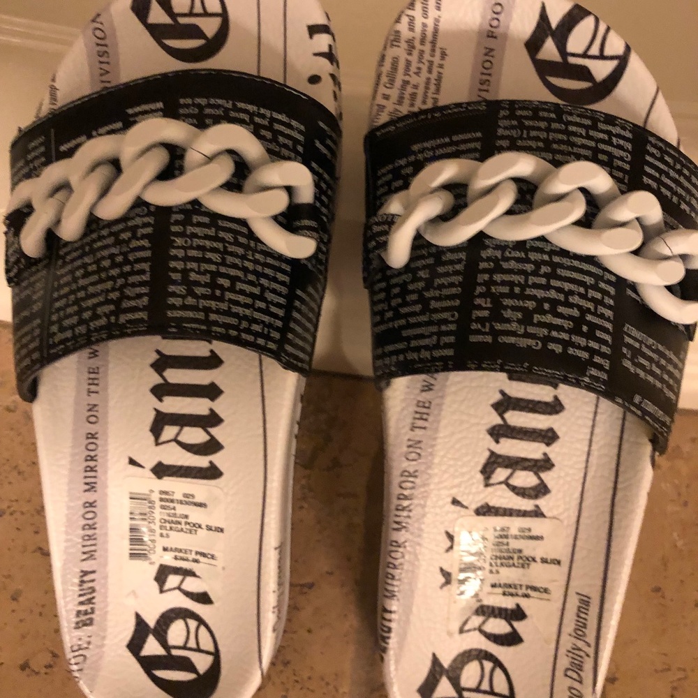 Stylish pool slippers